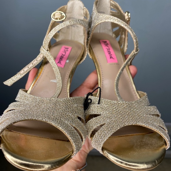 GOLD PLATFORM HEELS - Picture 7 of 9